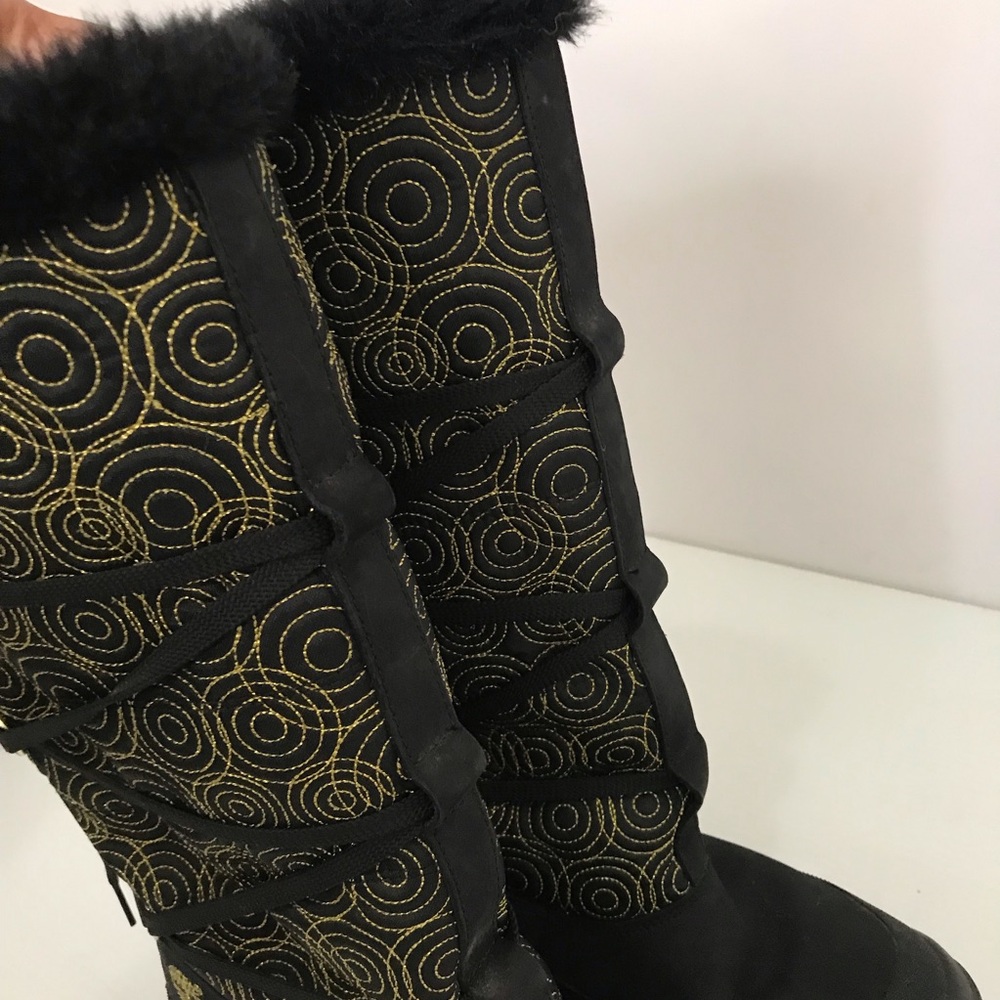 Timberland Women's Black and Gold Circle Pattern Boots - Picture 6 of 11